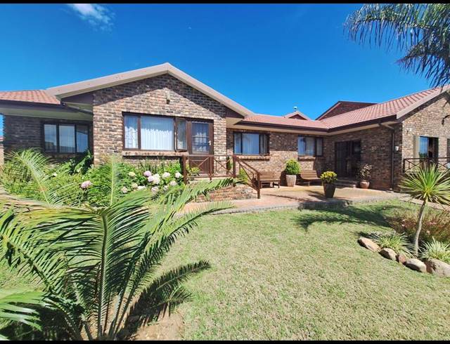 4 BEDROOM HOUSE FOR SALE IN HARTENBOS HEUWELS